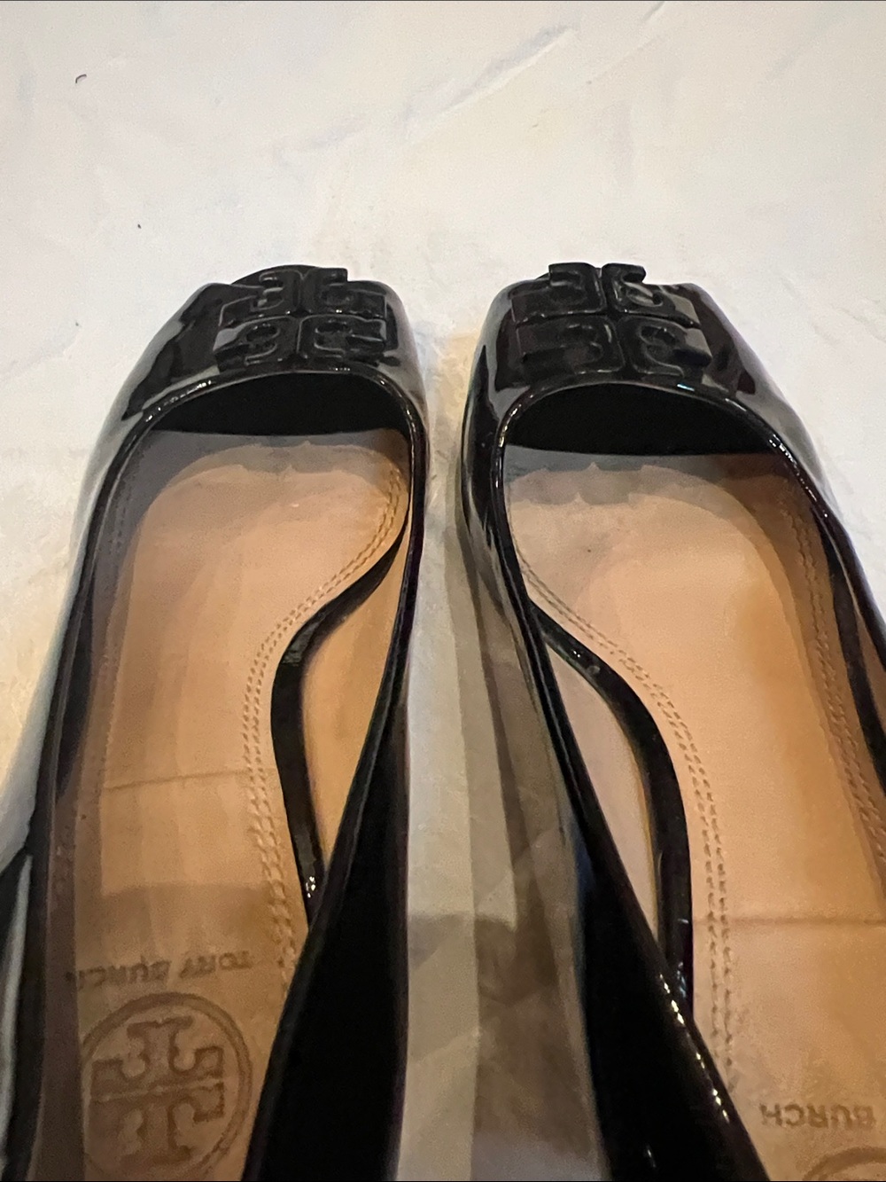 Tory Burch Black Patent Leather Wedge Flats with Logo peep toe 9M - Picture 8 of 10